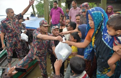 বানভাসী অসহায় জনগোষ্ঠীর উদ্ধার তত্পরতা, প্রয়োজনীয় ত্রাণসামগ্রী বিতরণ ও জরুরি চিকিত্সা সেবা দিয়ে পাশে দাঁড়িয়েছে বর্ডার গার্ড বাংলাদেশ (বিজিবি)