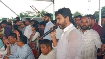 বক্তব্য রাখছেন ফরিদপুর-৪ আসনের সংসদ সদস্য মজিবুর রহমান চৌধুরী নিক্সন।  