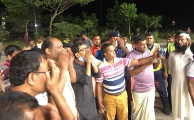 পদ্মা সেতুতে উঠেই কর্মীদের নিয়ে মোনাজাত করলেন সংসদ সদস্য অপু
