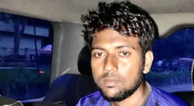 ভারপ্রাপ্ত অধ্যক্ষ শিক্ষক স্বপন কুমার বিশ্বাসকে জুতার মালা পরানোর ঘটনায় অন্যতম আসামী রহমতউল্লাহ ওরফে রনী বিশ্বাস। 