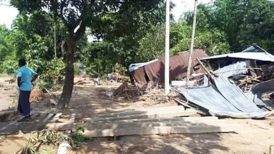 ঘর হারিয়ে নিঃস্ব তিনি