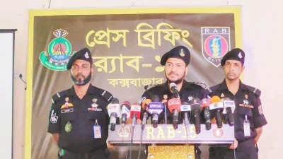 সংবাদ সম্মেলনে মেজর মনজুর মেহেদী ইসলাম। ছবি: ইত্তেফাক