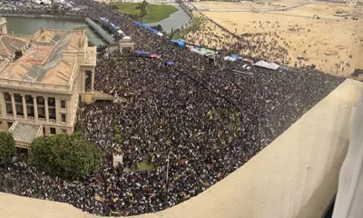 প্রেসিডেন্ট ভবনে বিক্ষোভকারীদের হামলা। 