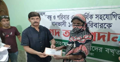 আর্থিক সহযোগিতা করছেন মেয়র।