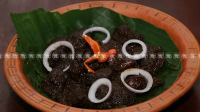গরুর মাংসের কালো ভুনা  