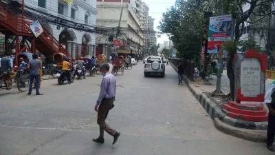 বাংলামোটর-মগবাজার রোড। ছবি: ইত্তেফাক