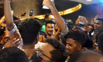 দর্শকের ভিরের ভিড়ের মাঝে অনন্ত জলিল। ছবি: ইত্তেফাক