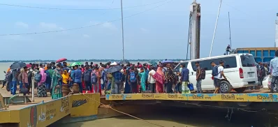 দৌলতদিয়া ফেরিঘাট। ছবি: ইত্তেফাক