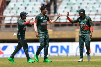 জোড়া উইকেট শিকার করেছেন নাসুম আহমেদ। ছবি: এএফপি/গেট্টি ইমেজ