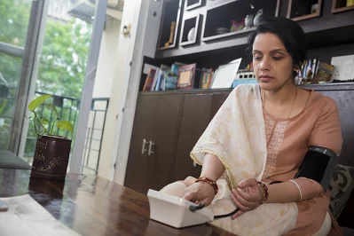  রক্তচাপ কমে গেলে সঙ্গে সঙ্গে লবণ খাবেন। লেবু ও লবণের শরবত পান করতে পারলে ভালো