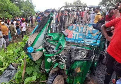 ক্ষতিগ্রস্ত অটোরিকশা।