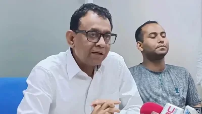 রেলখাতের অব্যবস্থাপনা নিয়ে ঢাকা বিশ্ববিদ্যালয়ের (ঢাবি) শিক্ষার্থী মো. মহিউদ্দিন হাওলাদার ওরফে রনি।