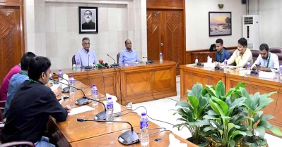 সাংবাদিকদের ব্রিফ করছেন প্রধানমন্ত্রীর কার্যালয়ে মুখ্য সচিব ড. আহমদ কায়কাউস।