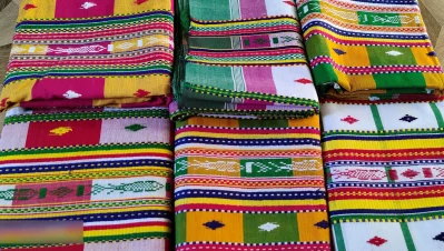 ঐতিহ্যবাহী সাঁওতাল শাড়ি