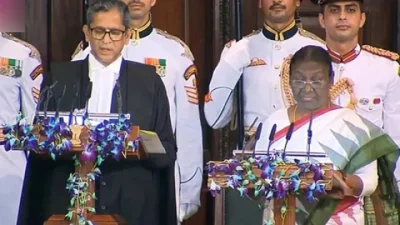 শপথ পাঠ করানো হচ্ছে