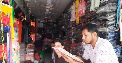 বেচাবিক্রি নেই, বসে আছেন বিক্রেতারা
