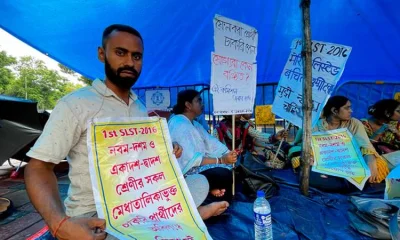 আন্দোলনরত চাকরিপ্রার্থীরা। ছবি: ডয়চে ভেলে