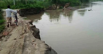 ভাঙনের মুখে বিভিন্ন স্থাপনা।
