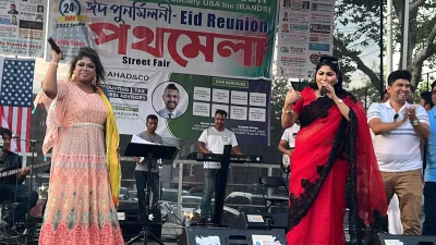 মেলায় সঙ্গীত পরিবেশন করেন জনপ্রিয় কণ্ঠশিল্পী রিজিয়া পারভীন ও মরিয়ম মারিয়া। ছবি - সংগৃহীত।