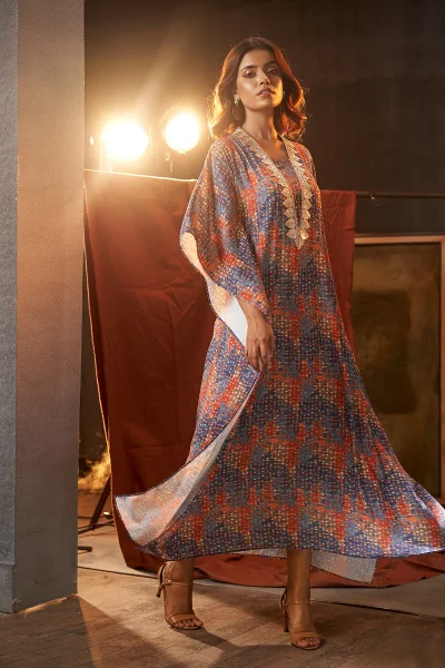 ওভারাসইজড ড্রেস যথেষ্ট ক্লাসি লুক তৈরি করে
