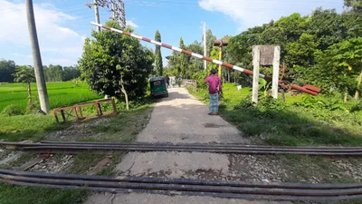 রেল দুর্ঘটনার সময় লেভেল ক্রসিংয়ে ছিল না সিগন্যাল ও লাইনম্যান। ছবি: সংগৃহীত