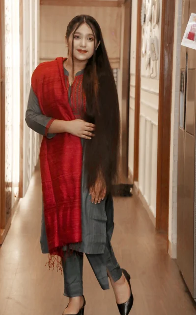 অন্যান্য ঋতুতে প্রতিদিন যদি গড়ে ৫০ থেকে ৬০টি চুল পড়ে, বর্ষাকালে সেটা দ্বিগুণ হয়ে যায়