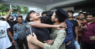 চট্টগ্রাম মেডিক্যালে স্বজনদের  আহাজারি।