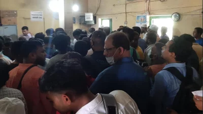আখাউড়া চেকপোস্ট দিয়ে পারাপারে ভোগান্তির শিকার যাত্রীরা