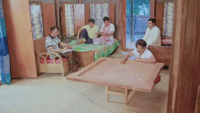 &lsquo;পিতা বনাম পুত্র গং&rsquo; নাটকের একটি দৃশ্য