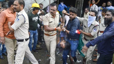 ভারতের হাসপাতালে আগুন