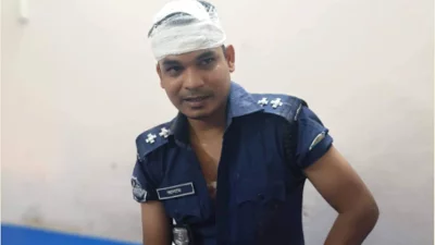 আহত পুলিশ অফিসার শিবগঞ্জ থানার এস আই আনাম আলি
