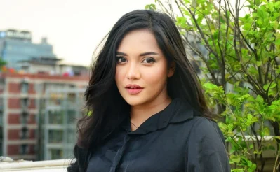 অভিনেত্রী সামিরা খান মাহি।
