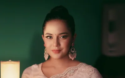 অভিনেত্রী সামিরা খান মাহি।