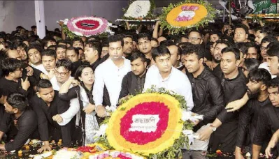 জাতীয় শোক দিবস উপলক্ষ্যে গতকাল ধানমন্ডির ৩২ নম্বরে বঙ্গবন্ধুর প্রতিকৃতিতে পুস্পস্তবক অর্পণ করে বাংলাদেশ ছাত্রলীগ।