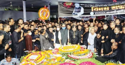 জাতীয় শোক দিবস উপলক্ষ্যে গতকাল ধানমন্ডির ৩২ নম্বরে বঙ্গবন্ধুর প্রতিকৃতিতে পুস্পস্তবক অর্পণ করে বাংলাদেশ আওয়ামী যুবলীগ।