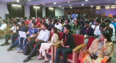 জহির রায়হান মিলনায়তনের সেমিনারকক্ষে ক্যারিয়ার সামিট 