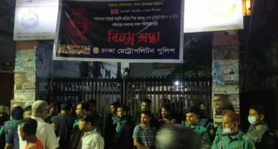 হাতিরঝিল থানার সামনে বিক্ষোভ করেন স্বজনরা। ছবি: সংগৃহীত
