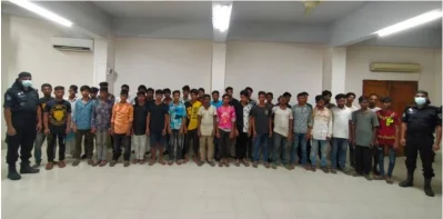 র&zwnj;্যাবের কাছে গ্রেফতার অভিযুক্ত ছিনতাইকারী।