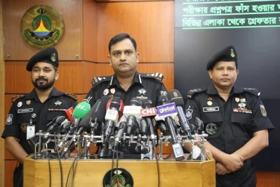 সংবাদ সম্মেলনে বক্তব্য রাখছেন র&zwj;্যাবের আইন ও গণমাধ্যম শাখার পরিচালক কমান্ডার খন্দকার আল মঈন।