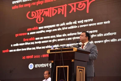 বক্তব্য রাখছেন আইজিপি ড. বেনজীর আহমেদ। 