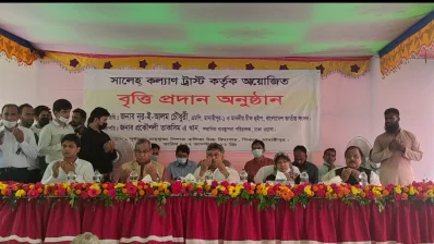 মাদারীপুরের শিবচরের দত্তপাড়ায় মাহফুজা নিশাত বালিকা উচ্চ বিদ্যালয়ে সালেহ কল্যান ট্রাস্ট কর্তৃক আয়োজিত ২০১৯ সালের মেধাবী শিক্ষার্থীদের বৃত্তি প্রদান অনুষ্ঠানে  মাদারীপুর-১ (শিবচর) আসনের সংসদ সদস্য নূর-ই-আলম চৌধুরী লিটন।