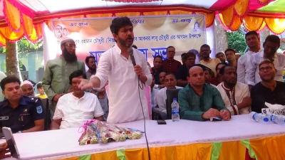 বক্তব্য রাখছেন নিক্সন চৌধুরী। 