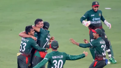 উইকেট নেওয়ার পর বাংলাদেশ দলের উচ্ছ্বাস