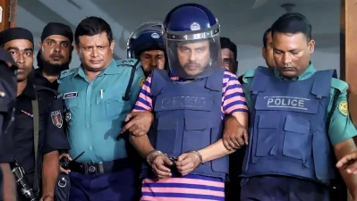 গ্রেফতারের পর খালেদ। ছবি: সংগৃহীত