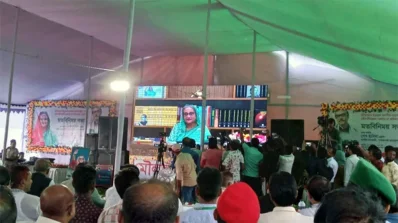 চা-শ্রমিকদের সঙ্গে প্রধানমন্ত্রীর ভিডিও কনফারেন্স। ছবি: ইত্তেফাক