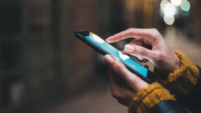 বিজ্ঞাপন দেয় এমন অ্যাপ রাখবেন না 