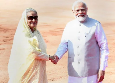 রাষ্ট্রপতি ভবনে শেখ হাসিনাকে স্বাগত জানান নরেন্দ্র মোদি। ছবি: ফোকাস বাংলা