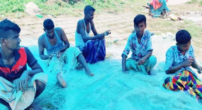 জালে বন্দি শৈশব