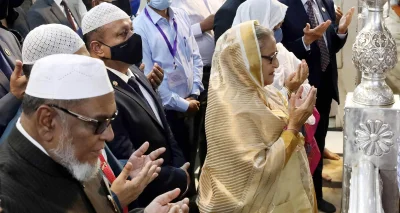 খাজা মঈনুদ্দীন চিশতির মাজার জিয়ারত করছেন প্রধানমন্ত্রী&nbsp;শেখ হাসিনা। ছবি: ফোকাস বাংলা