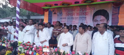 ভাঙ্গা উপজেলার আলগী ইউনিয়নে এক জনসভায় ফরিদপুর-৪ আসনের সংসদ সদস্য মজিবুর রহমান চৌধুরী নিক্সন। ছবি- ইত্তেফাক